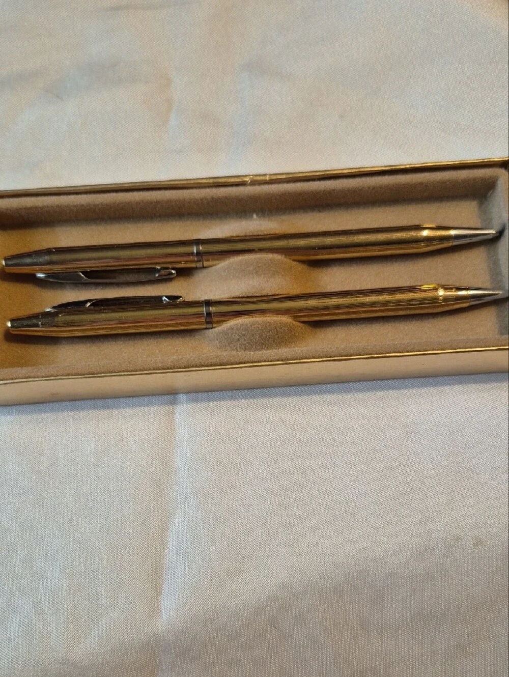 Quill 2 Gold Pens And Gold Logo Case